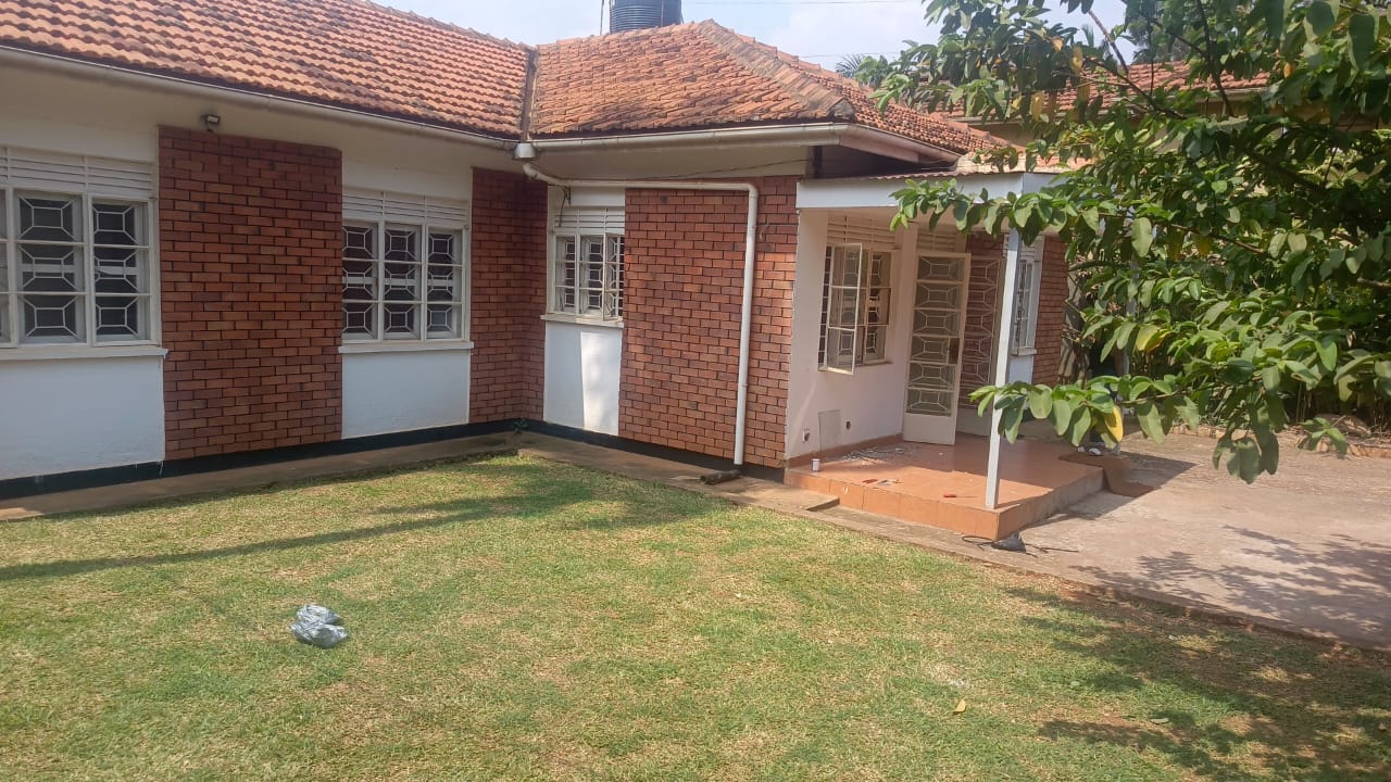 Four bedroom house in Minister's Village Ntinda